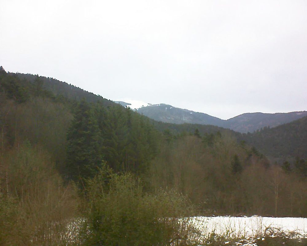 Le petit ballon vu depuis le Domaine Langmatt à Murbach le 08.12.2021 à 11:45 Le petit ballon (Alsace, Vosges) le 08.12.2021 à 11:45