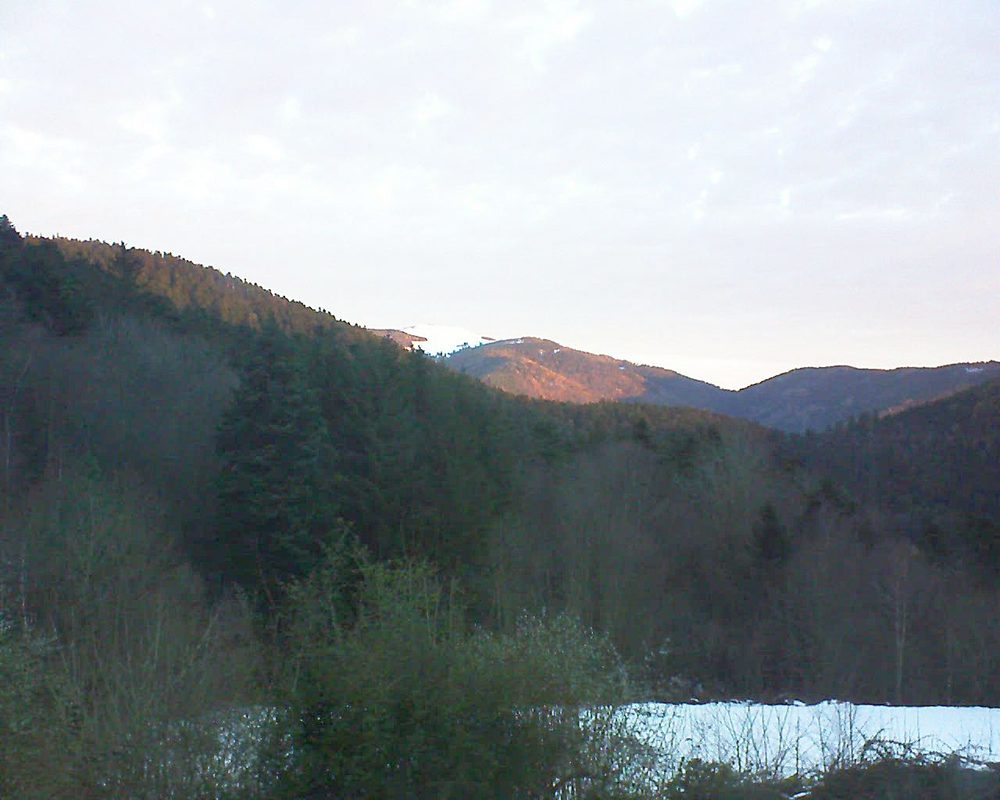 Le petit ballon vu depuis le Domaine Langmatt à Murbach le 14.12.2021 à 08:15 Le petit ballon (Alsace, Vosges) le 14.12.2021 à 08:15