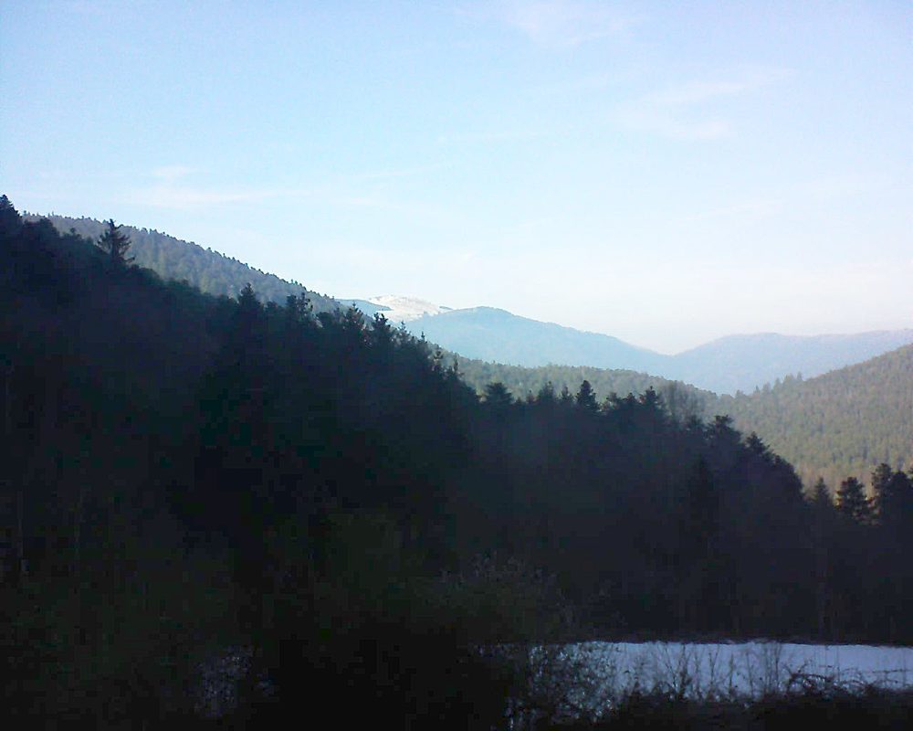 Le petit ballon vu depuis le Domaine Langmatt à Murbach le 22.12.2021 à 14:30 Le petit ballon (Alsace, Vosges) le 22.12.2021 à 14:30