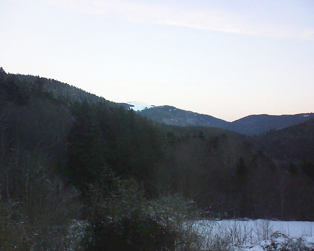 Le petit ballon vu depuis le Domaine Langmatt à Murbach le 13.01.2022 à 08:15 Le petit ballon (Alsace, Vosges) le 13.01.2022 à 08:15