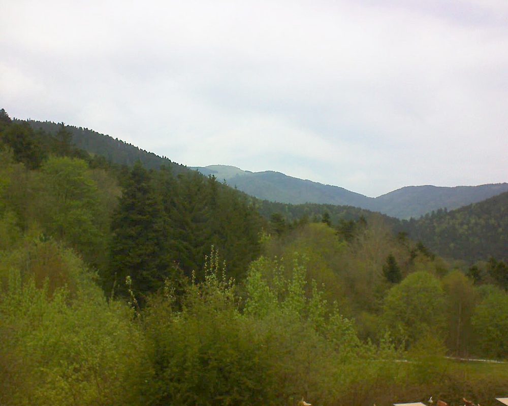 Le petit ballon vu depuis le Domaine Langmatt à Murbach le 29.04.2022 à 13:45 Le petit ballon (Alsace, Vosges) le 29.04.2022 à 13:45