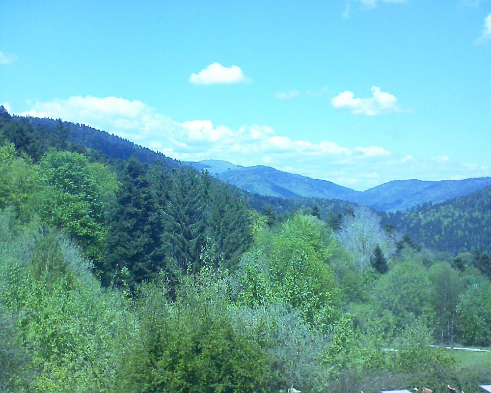 Le petit ballon vu depuis le Domaine Langmatt à Murbach le 07.05.2022 à 13:45 Le petit ballon (Alsace, Vosges) le 07.05.2022 à 13:45