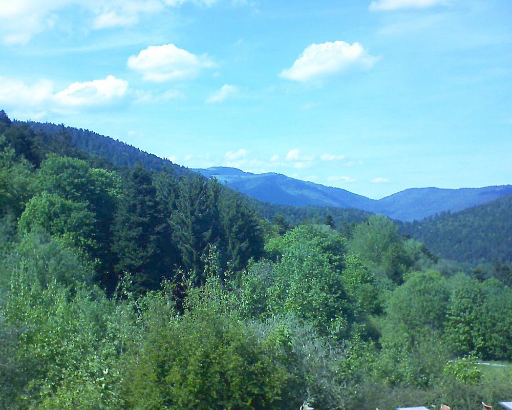 Le petit ballon vu depuis le Domaine Langmatt à Murbach le 14.05.2022 à 15:45 Le petit ballon (Alsace, Vosges) le 14.05.2022 à 15:45