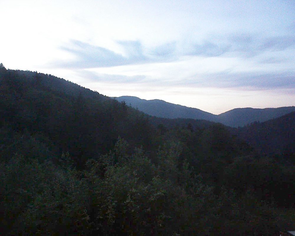 Le petit ballon vu depuis le Domaine Langmatt à Murbach le 02.06.2022 à 21:45 Le petit ballon (Alsace, Vosges) le 02.06.2022 à 21:45