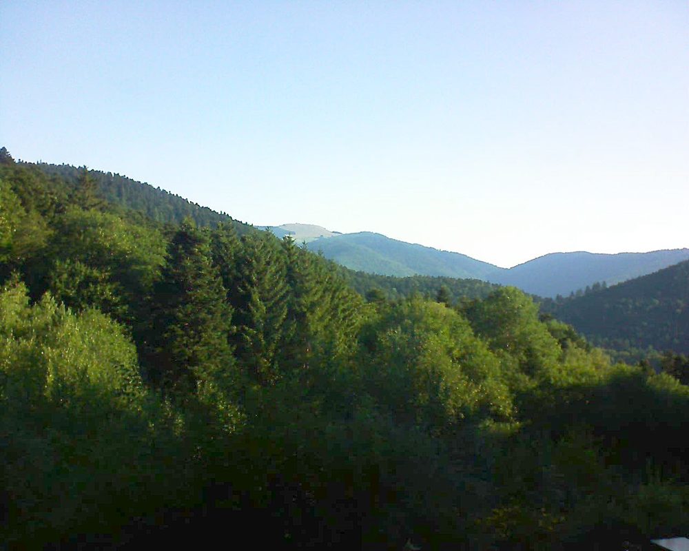Le petit ballon vu depuis le Domaine Langmatt à Murbach le 06.07.2022 à 07:45 Le petit ballon (Alsace, Vosges) le 06.07.2022 à 07:45