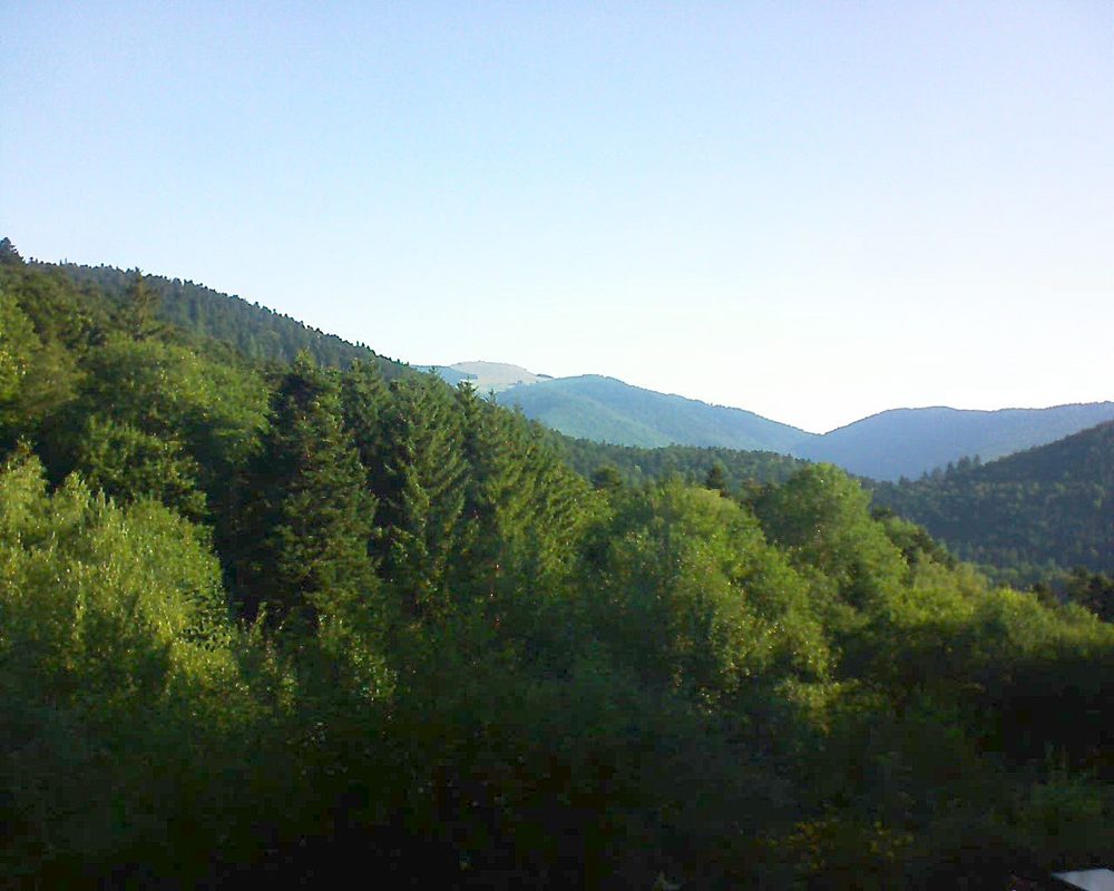 Le petit ballon vu depuis le Domaine Langmatt à Murbach le 06.07.2022 à 08:00 Le petit ballon (Alsace, Vosges) le 06.07.2022 à 08:00