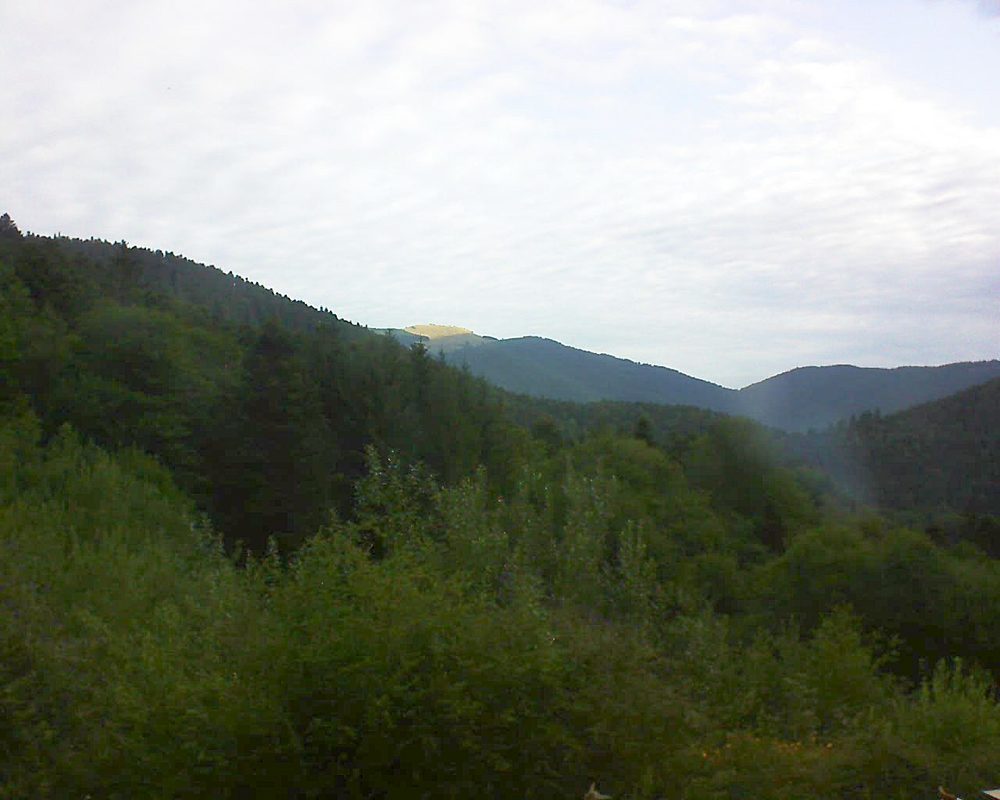 Le petit ballon vu depuis le Domaine Langmatt à Murbach le 27.07.2022 à 08:00 Le petit ballon (Alsace, Vosges) le 27.07.2022 à 08:00