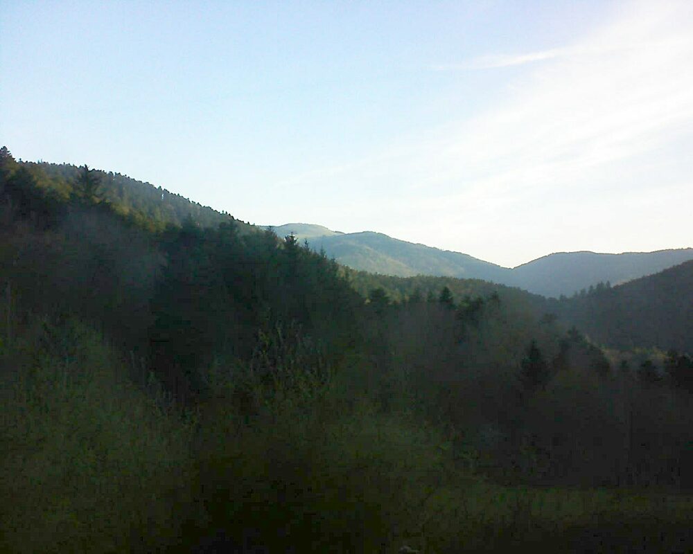 Le petit ballon vu depuis le Domaine Langmatt à Murbach le 06.04.2023 à 07:45 Le petit ballon (Alsace, Vosges) le 06.04.2023 à 07:45