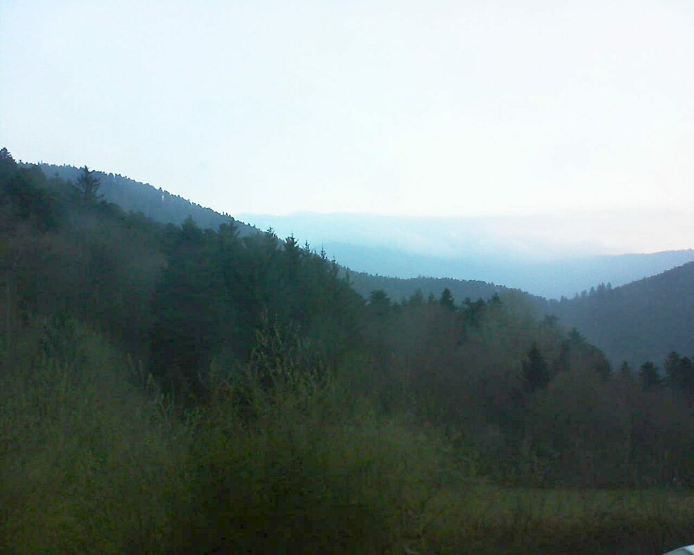 Le petit ballon vu depuis le Domaine Langmatt à Murbach le 09.04.2023 à 07:00 Le petit ballon (Alsace, Vosges) le 09.04.2023 à 07:00