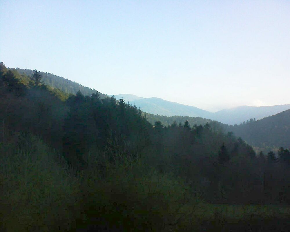 Le petit ballon vu depuis le Domaine Langmatt à Murbach le 09.04.2023 à 08:00 Le petit ballon (Alsace, Vosges) le 09.04.2023 à 08:00