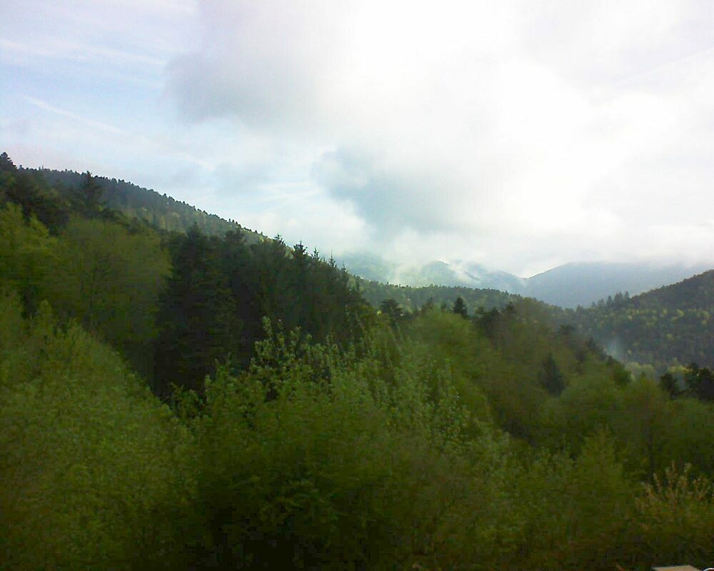 Le petit ballon vu depuis le Domaine Langmatt à Murbach le 06.05.2023 à 08:00 Le petit ballon (Alsace, Vosges) le 06.05.2023 à 08:00