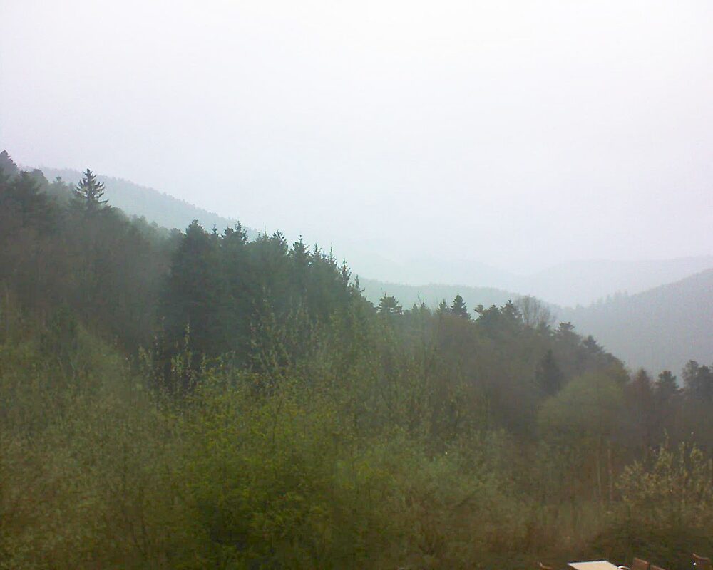 Le petit ballon vu depuis le Domaine Langmatt à Murbach le 03.04.2024 à 17:30 Le petit ballon (Alsace, Vosges) le 03.04.2024 à 17:30
