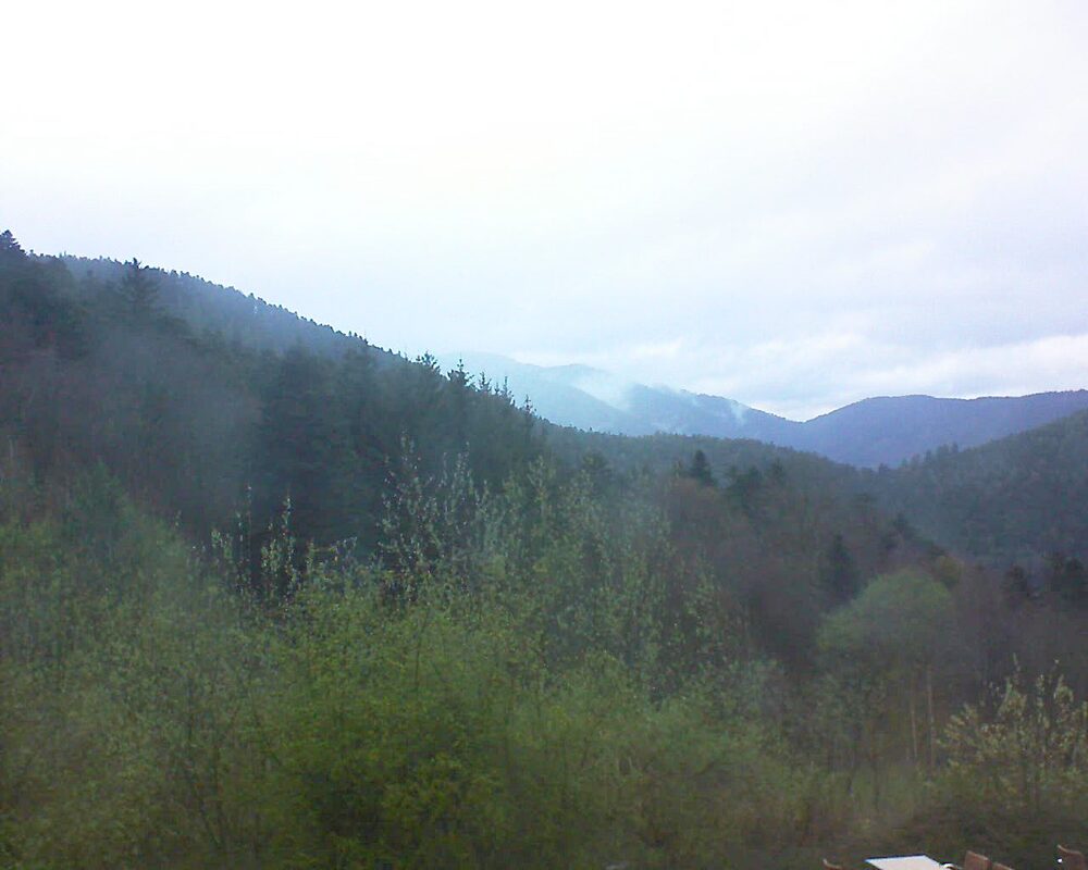 Le petit ballon vu depuis le Domaine Langmatt à Murbach le 03.04.2024 à 19:30 Le petit ballon (Alsace, Vosges) le 03.04.2024 à 19:30