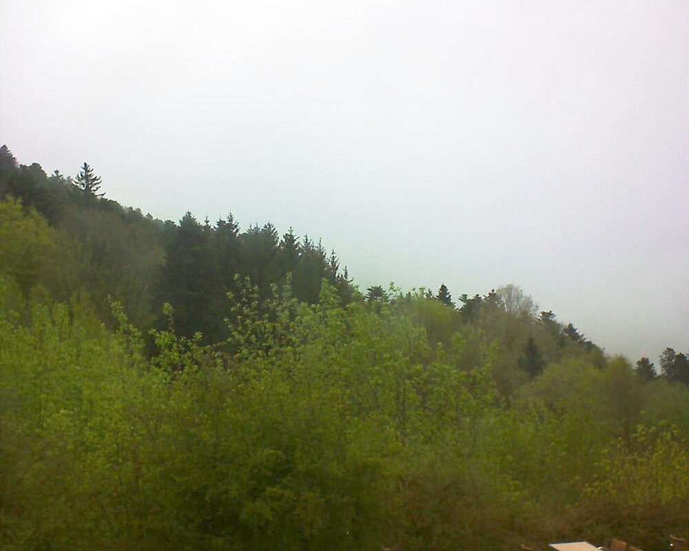 Le petit ballon vu depuis le Domaine Langmatt à Murbach le 28.04.2024 à 17:15 Le petit ballon (Alsace, Vosges) le 28.04.2024 à 17:15
