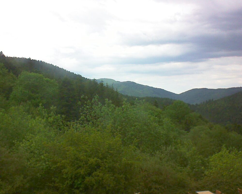 Le petit ballon vu depuis le Domaine Langmatt à Murbach le 14.05.2024 à 16:00 Le petit ballon (Alsace, Vosges) le 14.05.2024 à 16:00
