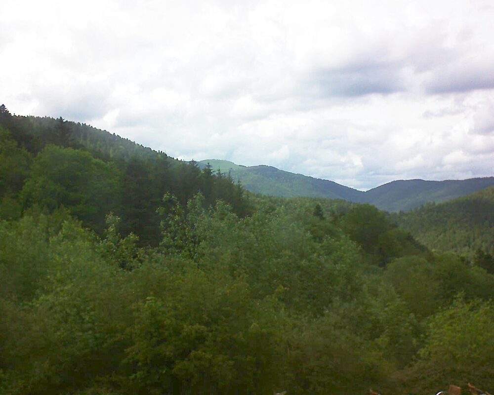 Le petit ballon vu depuis le Domaine Langmatt à Murbach le 21.05.2024 à 17:00 Le petit ballon (Alsace, Vosges) le 21.05.2024 à 17:00