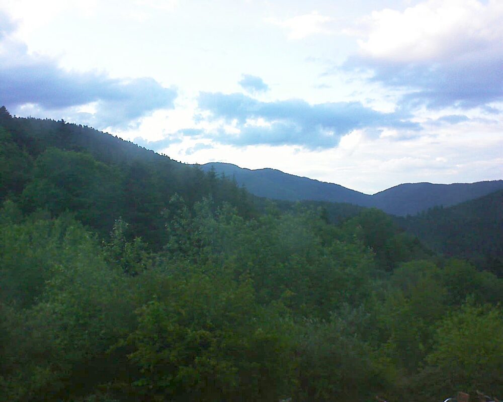 Le petit ballon vu depuis le Domaine Langmatt à Murbach le 25.05.2024 à 20:00 Le petit ballon (Alsace, Vosges) le 25.05.2024 à 20:00