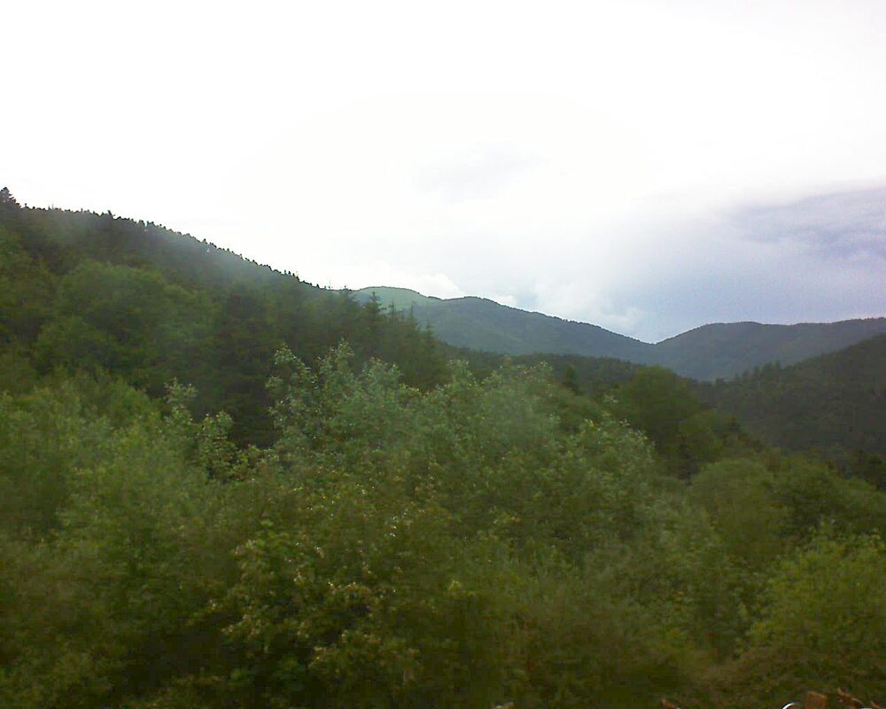 Le petit ballon vu depuis le Domaine Langmatt à Murbach le 31.05.2024 à 16:45 Le petit ballon (Alsace, Vosges) le 31.05.2024 à 16:45
