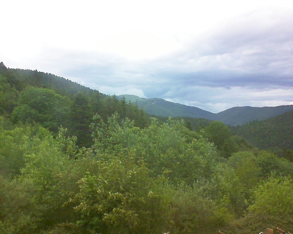 Le petit ballon vu depuis le Domaine Langmatt à Murbach le 31.05.2024 à 20:00 Le petit ballon (Alsace, Vosges) le 31.05.2024 à 20:00