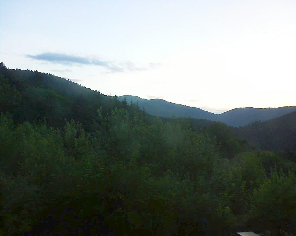 Le petit ballon vu depuis le Domaine Langmatt à Murbach le 02.07.2024 à 05:45 Le petit ballon (Alsace, Vosges) le 02.07.2024 à 05:45