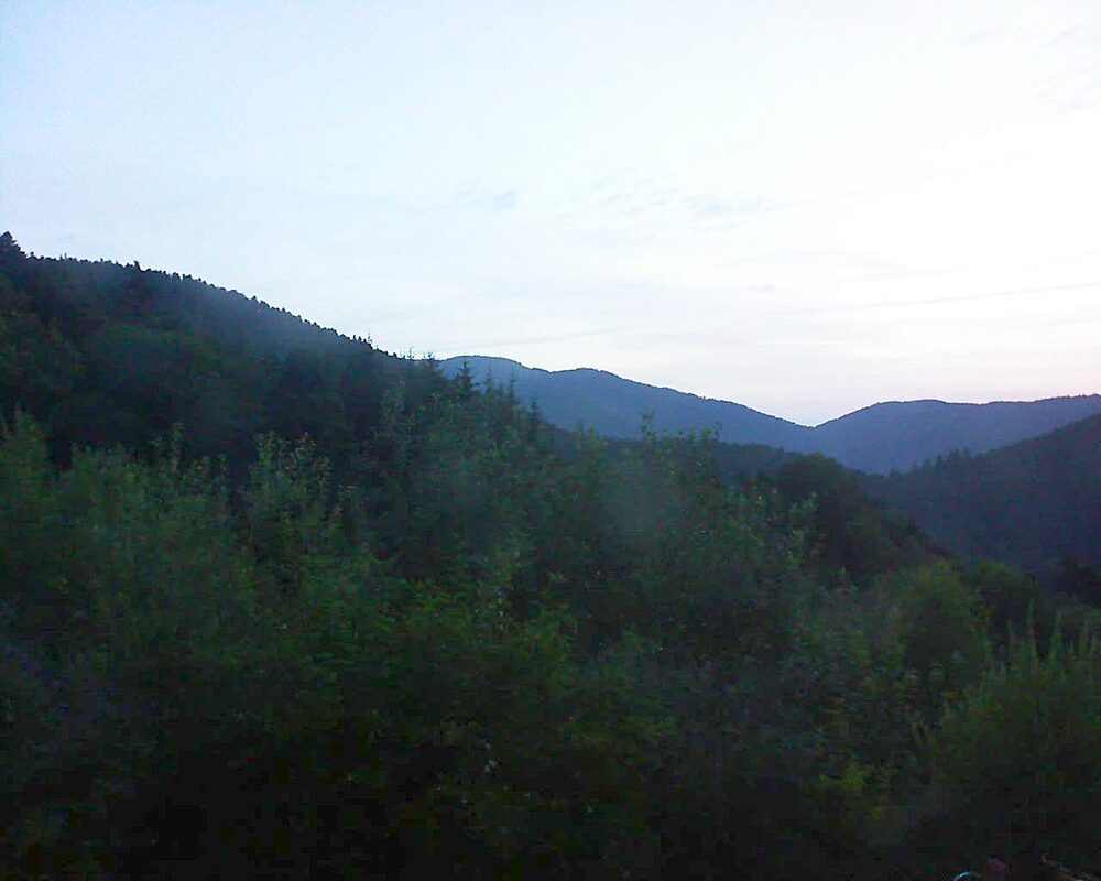 Le petit ballon vu depuis le Domaine Langmatt à Murbach le 19.07.2024 à 05:45 Le petit ballon (Alsace, Vosges) le 19.07.2024 à 05:45