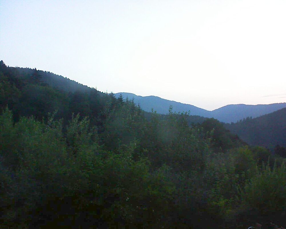 Le petit ballon vu depuis le Domaine Langmatt à Murbach le 20.07.2024 à 05:45 Le petit ballon (Alsace, Vosges) le 20.07.2024 à 05:45