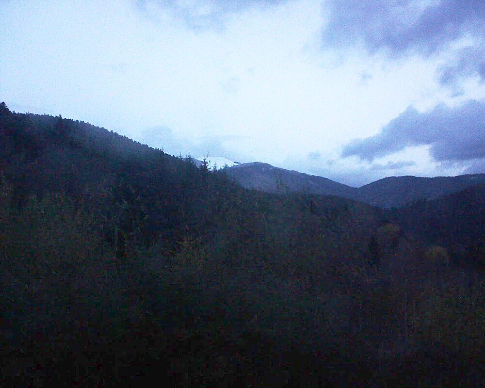 Le petit ballon vu depuis le Domaine Langmatt à Murbach le 20.11.2024 à 07:30 Le petit ballon (Alsace, Vosges) le 20.11.2024 à 07:30