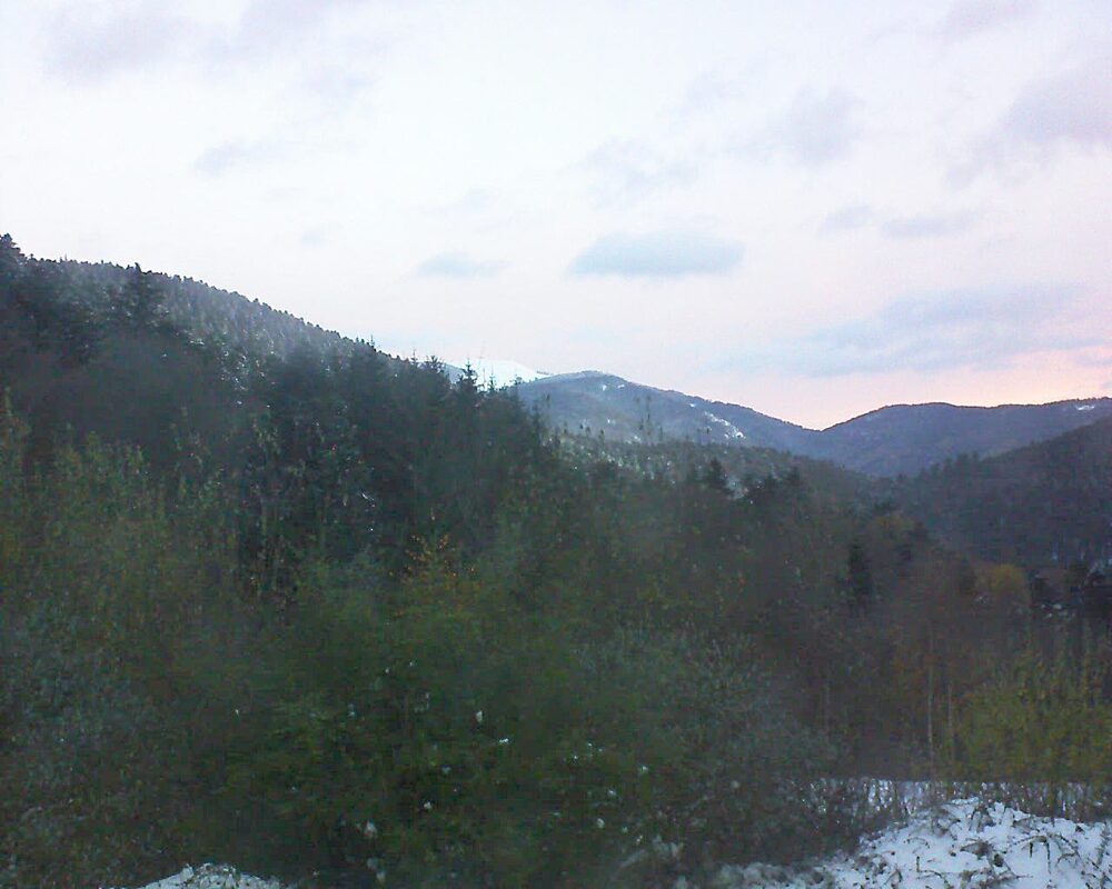 Le petit ballon vu depuis le Domaine Langmatt à Murbach le 23.11.2024 à 07:45 Le petit ballon (Alsace, Vosges) le 23.11.2024 à 07:45