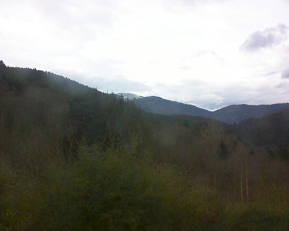 Le petit ballon vu depuis le Domaine Langmatt à Murbach le 14.12.2024 à 13:45 Le petit ballon (Alsace, Vosges) le 14.12.2024 à 13:45