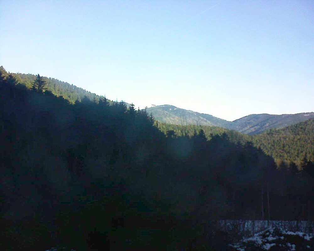 Le petit ballon vu depuis le Domaine Langmatt à Murbach le 28.12.2024 à 10:15 Le petit ballon (Alsace, Vosges) le 28.12.2024 à 10:15