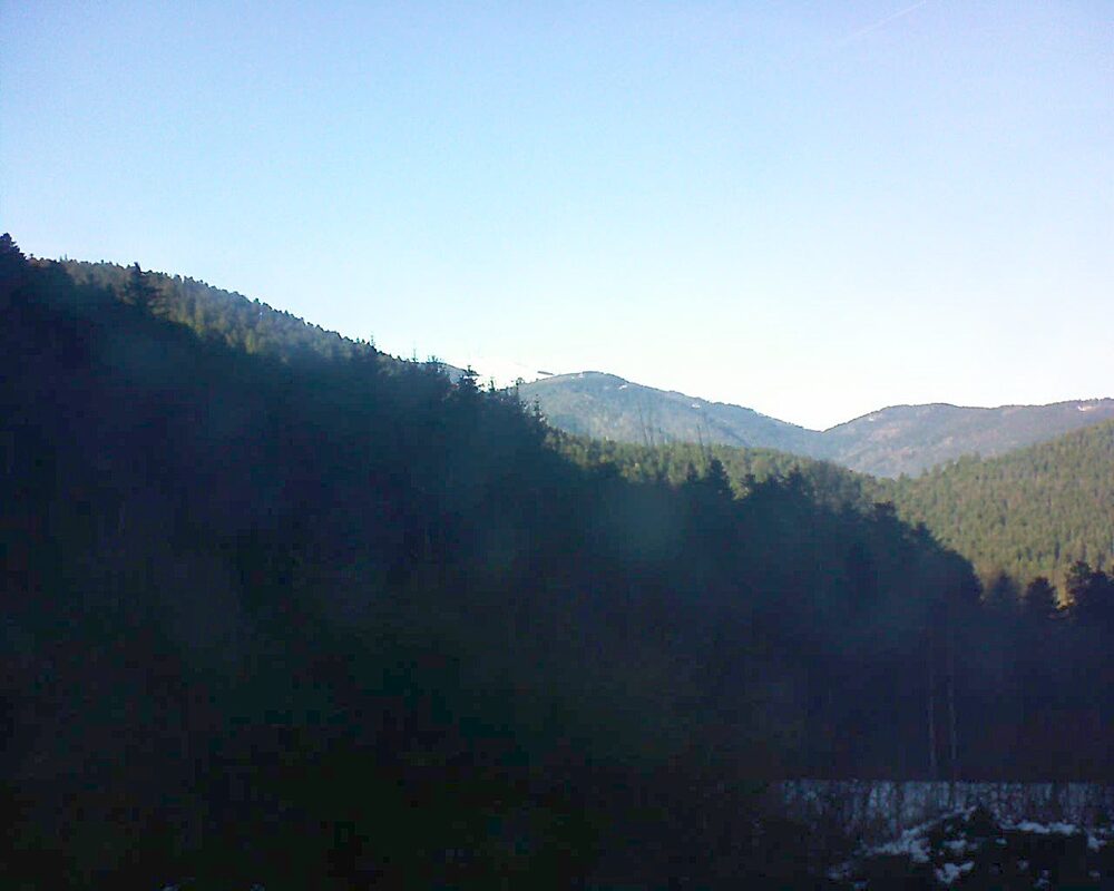 Le petit ballon vu depuis le Domaine Langmatt à Murbach le 28.12.2024 à 14:45 Le petit ballon (Alsace, Vosges) le 28.12.2024 à 14:45