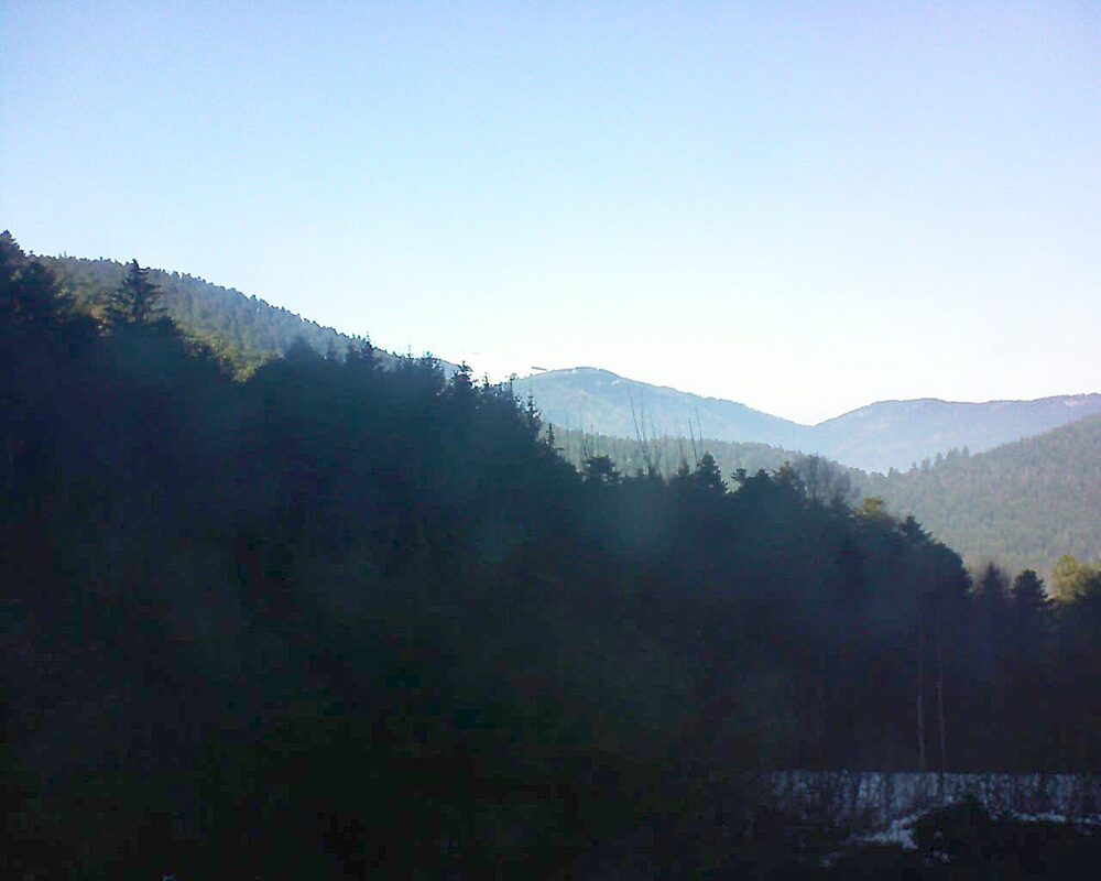 Le petit ballon vu depuis le Domaine Langmatt à Murbach le 29.12.2024 à 13:45 Le petit ballon (Alsace, Vosges) le 29.12.2024 à 13:45