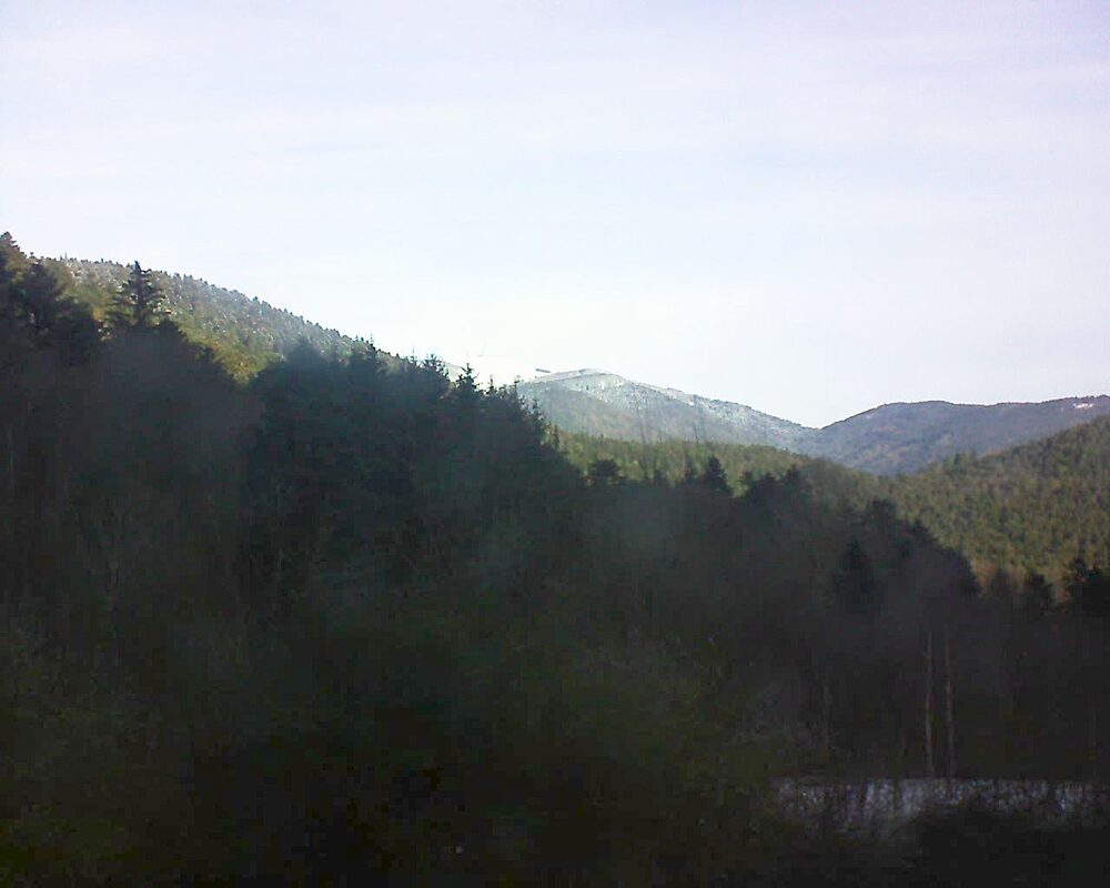 Le petit ballon vu depuis le Domaine Langmatt à Murbach le 04.01.2025 à 10:45 Le petit ballon (Alsace, Vosges) le 04.01.2025 à 10:45