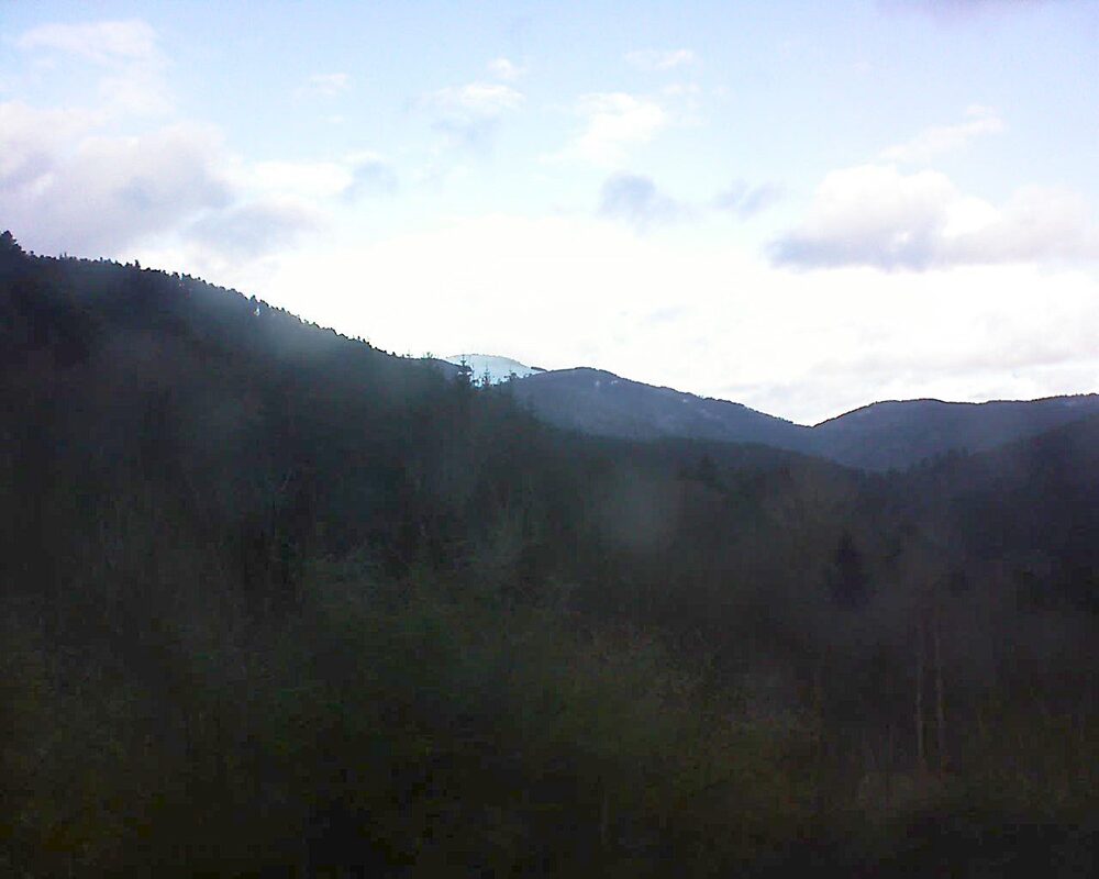 Le petit ballon vu depuis le Domaine Langmatt à Murbach le 07.01.2025 à 13:45 Le petit ballon (Alsace, Vosges) le 07.01.2025 à 13:45