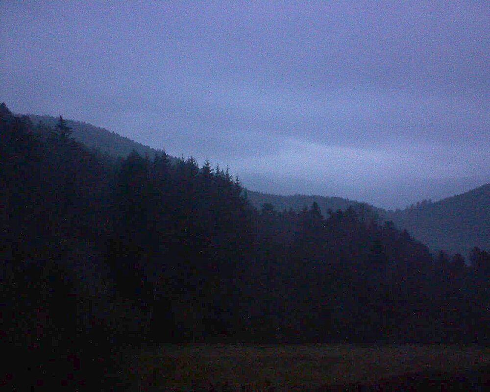 Le petit ballon vu depuis le Domaine Langmatt à Murbach le 16.03.2025 à 18:45 Le petit ballon (Alsace, Vosges) le 16.03.2025 à 18:45