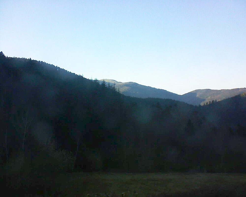 Le petit ballon vu depuis le Domaine Langmatt à Murbach le 19.03.2025 à 17:45 Le petit ballon (Alsace, Vosges) le 19.03.2025 à 17:45