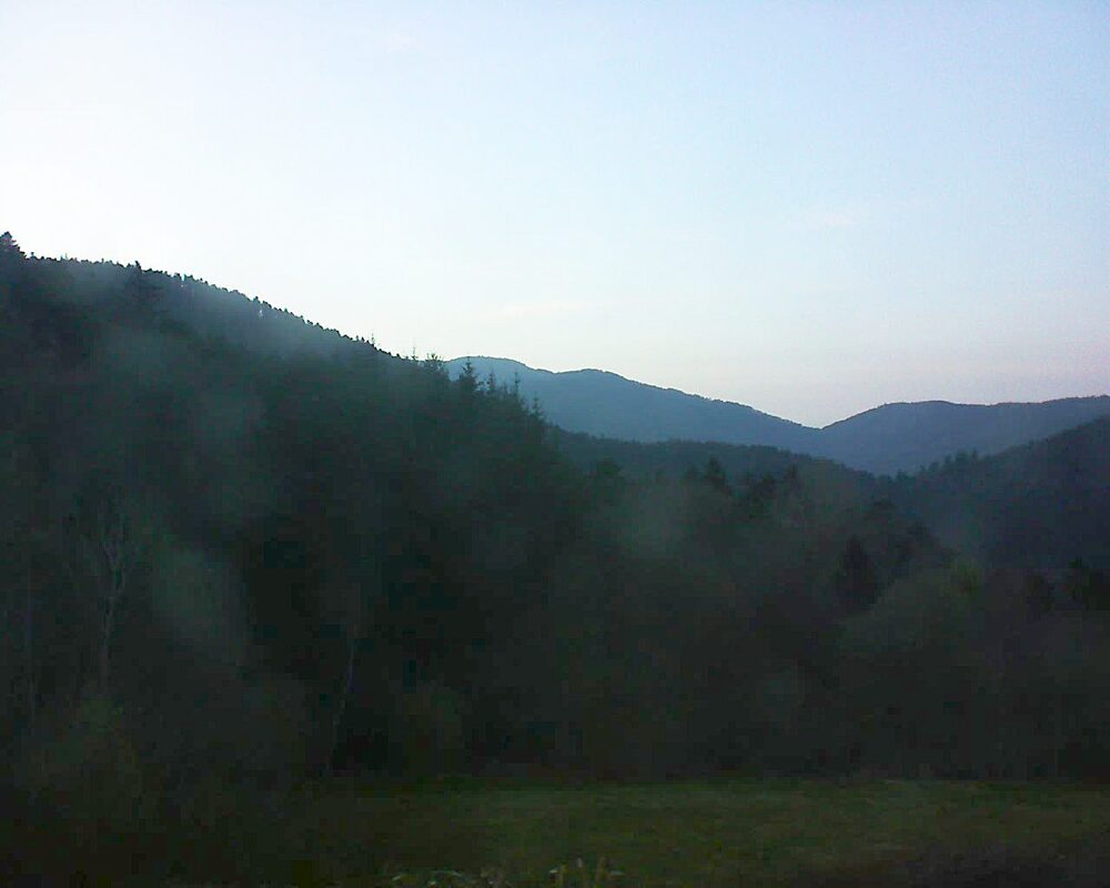 Le petit ballon vu depuis le Domaine Langmatt à Murbach le 11.04.2025 à 20:15 Le petit ballon (Alsace, Vosges) le 11.04.2025 à 20:15