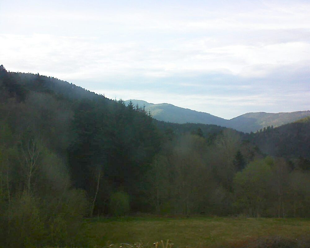 Le petit ballon vu depuis le Domaine Langmatt à Murbach le 12.04.2025 à 19:15 Le petit ballon (Alsace, Vosges) le 12.04.2025 à 19:15