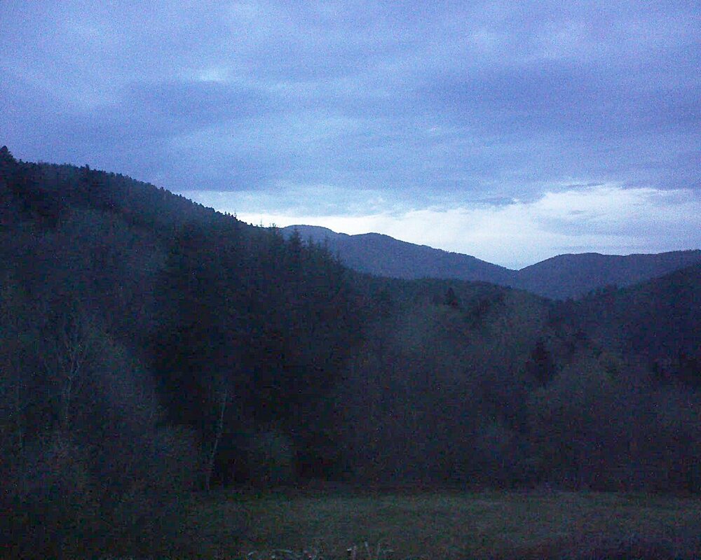 Le petit ballon vu depuis le Domaine Langmatt à Murbach le 12.04.2025 à 20:30 Le petit ballon (Alsace, Vosges) le 12.04.2025 à 20:30