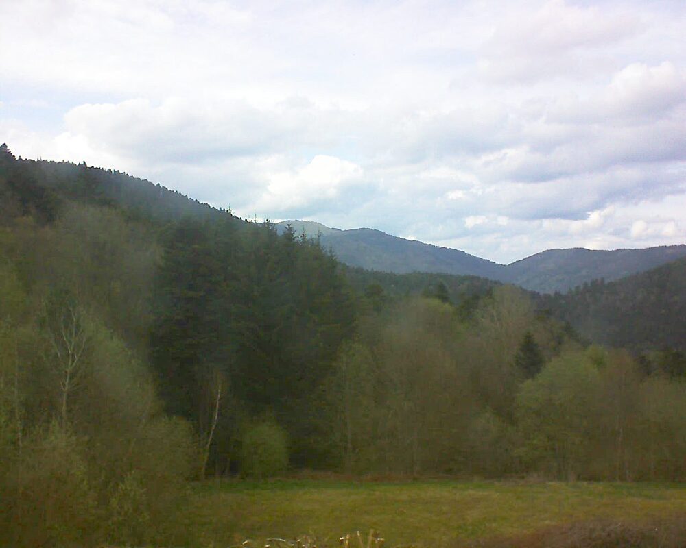Le petit ballon vu depuis le Domaine Langmatt à Murbach le 13.04.2025 à 17:30 Le petit ballon (Alsace, Vosges) le 13.04.2025 à 17:30