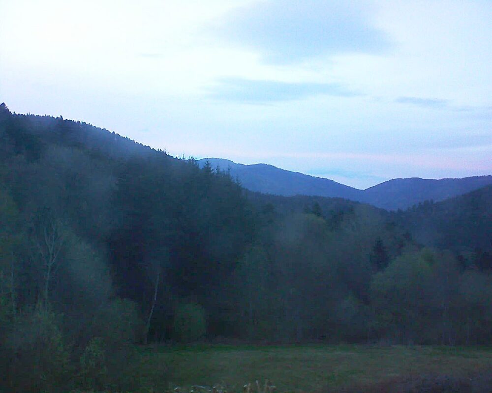 Le petit ballon vu depuis le Domaine Langmatt à Murbach le 13.04.2025 à 20:15 Le petit ballon (Alsace, Vosges) le 13.04.2025 à 20:15