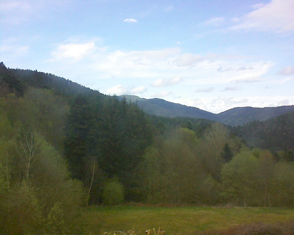 Le petit ballon vu depuis le Domaine Langmatt à Murbach le 15.04.2025 à 17:30 Le petit ballon (Alsace, Vosges) le 15.04.2025 à 17:30