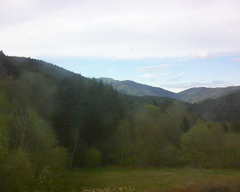 Le petit ballon vu depuis le Domaine Langmatt à Murbach le 15.04.2025 à 18:00 Le petit ballon (Alsace, Vosges) le 15.04.2025 à 18:00