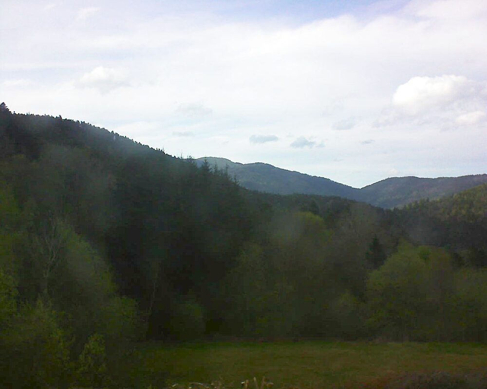 Le petit ballon vu depuis le Domaine Langmatt à Murbach le 15.04.2025 à 18:45 Le petit ballon (Alsace, Vosges) le 15.04.2025 à 18:45
