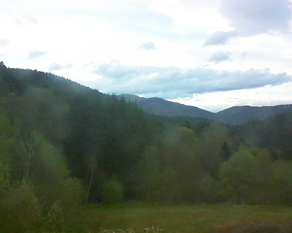 Le petit ballon vu depuis le Domaine Langmatt à Murbach le 15.04.2025 à 19:45 Le petit ballon (Alsace, Vosges) le 15.04.2025 à 19:45