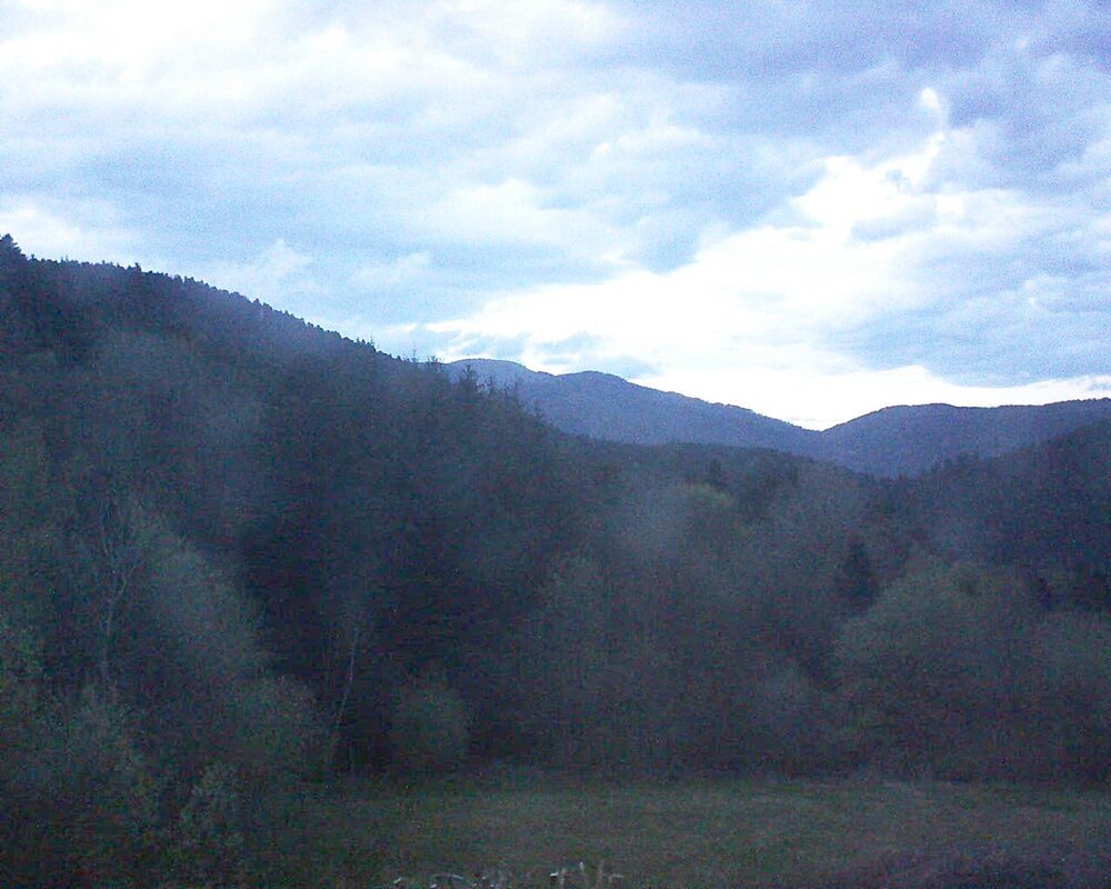 Le petit ballon vu depuis le Domaine Langmatt à Murbach le 15.04.2025 à 20:30 Le petit ballon (Alsace, Vosges) le 15.04.2025 à 20:30