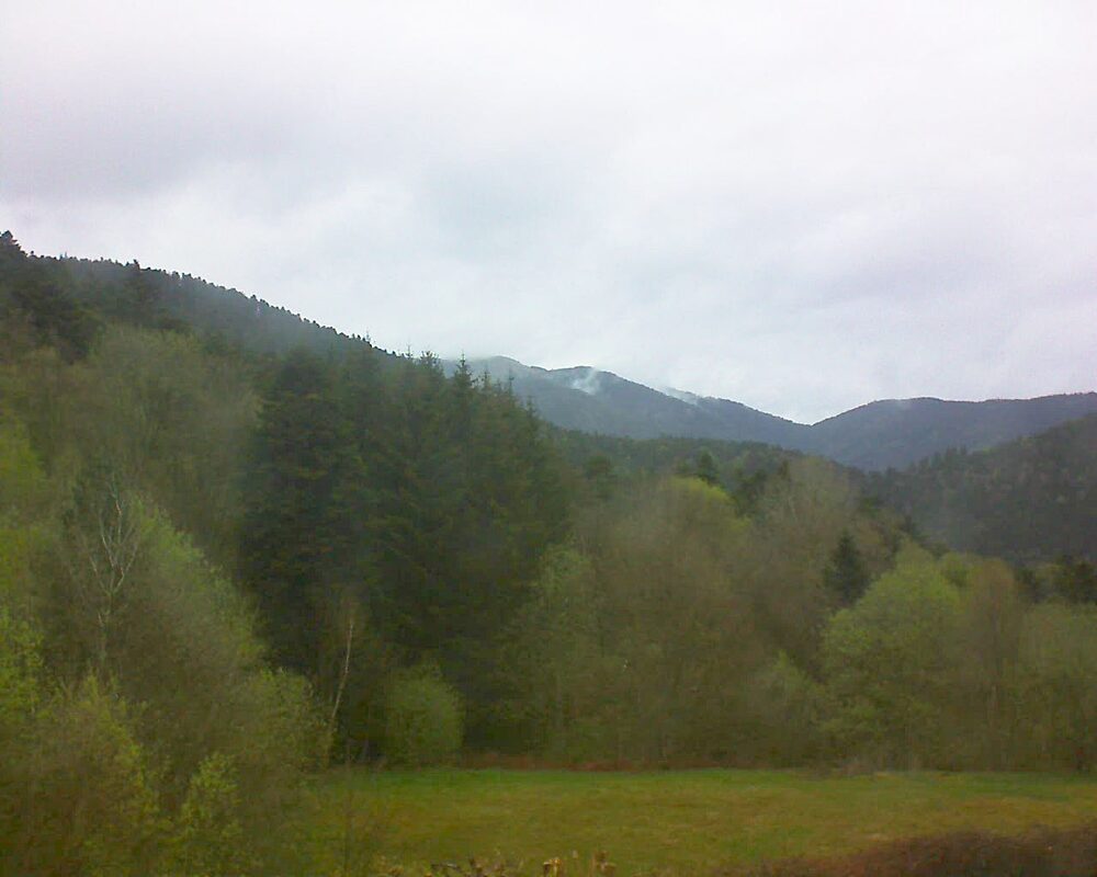 Le petit ballon vu depuis le Domaine Langmatt à Murbach le 16.04.2025 à 17:30 Le petit ballon (Alsace, Vosges) le 16.04.2025 à 17:30