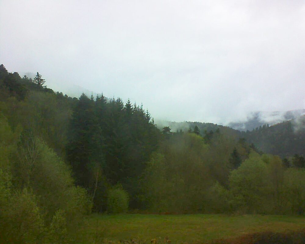 Le petit ballon vu depuis le Domaine Langmatt à Murbach le 16.04.2025 à 18:00 Le petit ballon (Alsace, Vosges) le 16.04.2025 à 18:00