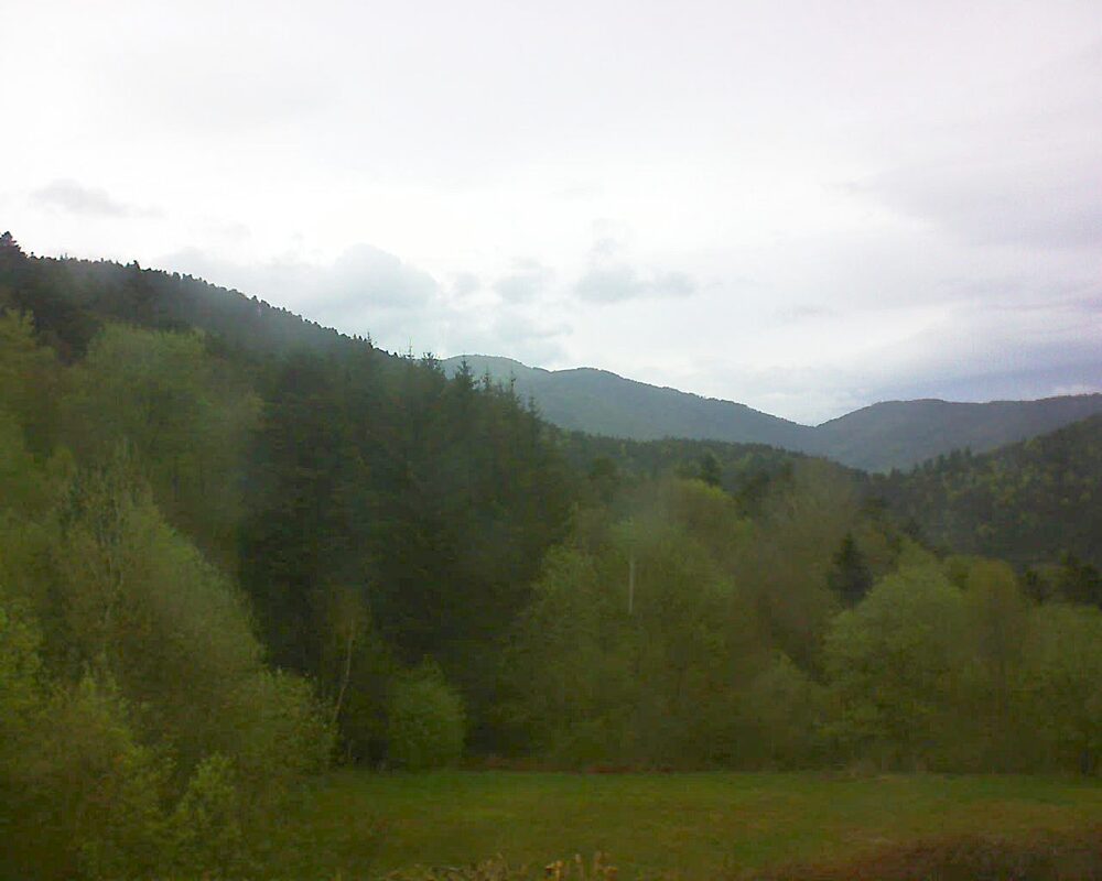 Le petit ballon vu depuis le Domaine Langmatt à Murbach le 23.04.2025 à 17:15 Le petit ballon (Alsace, Vosges) le 23.04.2025 à 17:15