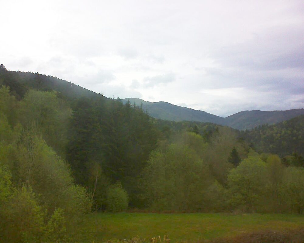 Le petit ballon vu depuis le Domaine Langmatt à Murbach le 23.04.2025 à 17:30 Le petit ballon (Alsace, Vosges) le 23.04.2025 à 17:30